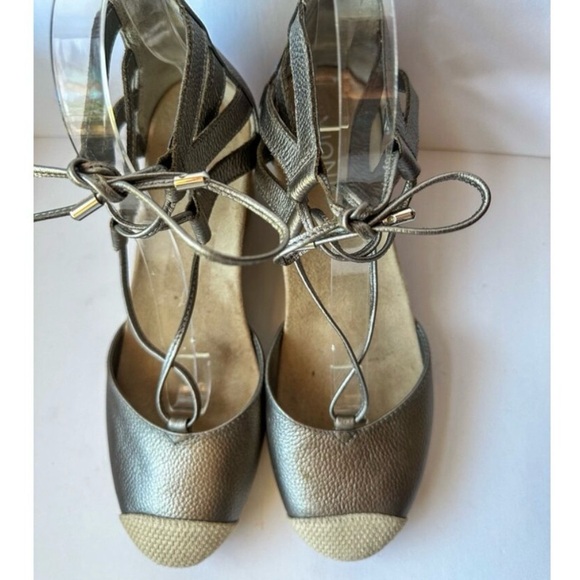 Vionic Gray Cream Calypso Wedge Sandals with Modern T-Strap - Picture 7 of 14